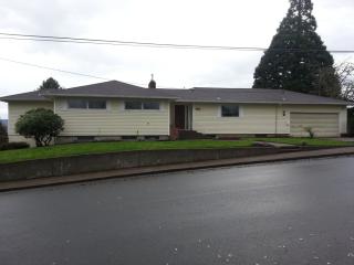 315 Sacre Ln, Monmouth, OR 97361-1643