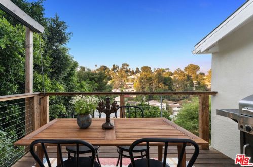 1520 Columbia Dr, Glendale CA  91205-3508 exterior