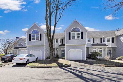 14 Rivendell Dr, Huntington, CT 06484-4331