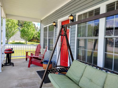 61 Village Cir, Augusta, ME 04330-0549