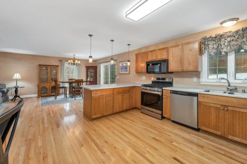 108 Mason Rd, Brookline, NH 03033-2205