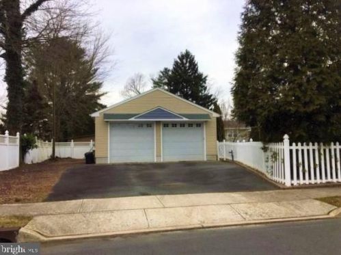 103 Lander Dr, Trenton, NJ 08619-1525