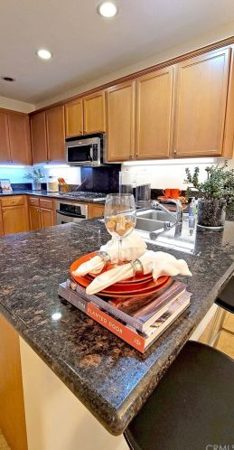 7016 Cornerstone Ln, Stanton, CA 90680-1985