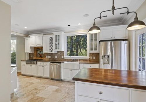 1386 Hanover West Dr, Atlanta GA  30327-1139 exterior