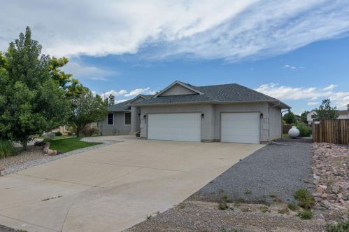 295 Elgin Dr, Pueblo, CO 81007-1730