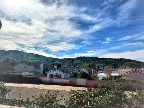 3166 Wicklow Dr, Riverside CA  92503-5805 exterior