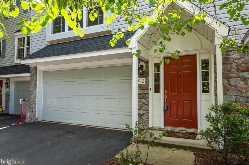 212 Topland Dr, Lancaster, PA 17601-1799