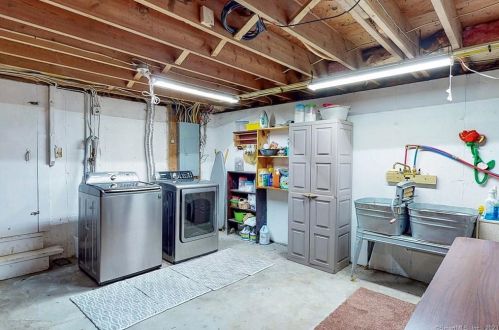 158 Scully Rd, Somers CT  06071-1723 exterior
