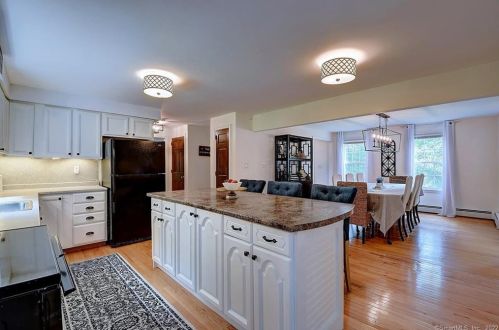 236 Candlelight Dr, Glastonbury, CT 06033-2560