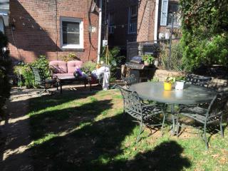 467 Shurs Ln, Philadelphia PA  19128-3505 exterior