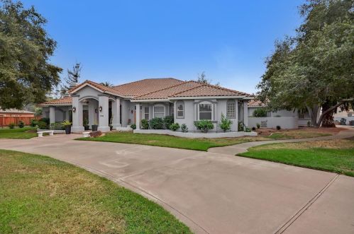 9760 Kapalua Ln, Elk Grove, CA 95624-1424