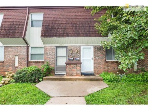 10017 52nd St, Shawnee Mission, KS 66203-2079