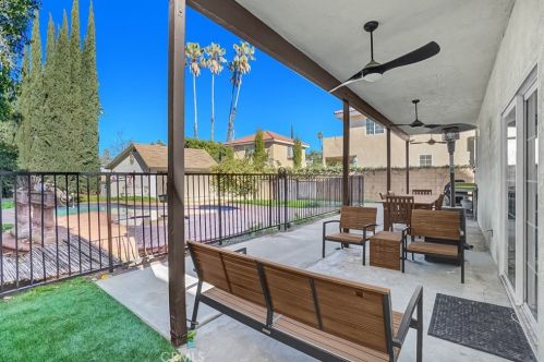 15751 Morrison St, Van Nuys CA  91436-1543 exterior