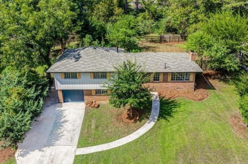 421 Creek Valley Dr, Holly Springs, GA 30188-3922