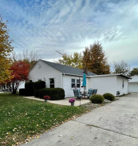 67 Stratford Rd, Boulder Hill, IL 60538-2424