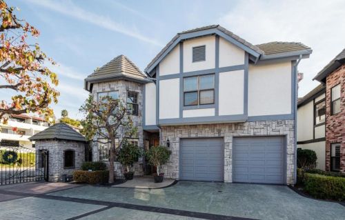 7397 Alicante Rd, Carlsbad, CA 92009-6262