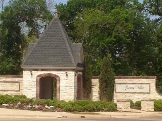208 Forest Dr, College Station TX  77840-2076 exterior