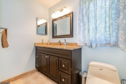 31 Drake Ct, Dover NJ  07869-4851 exterior