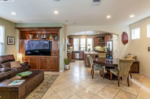 757 Batista Dr, San Jose, CA 95136-4847