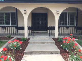 749 Vista St, Visalia, CA 93292-6841