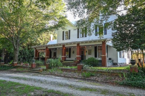 1035 Gholston St, Comer, GA 30629-3265