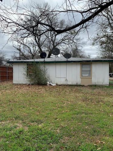 805 12th St, Bonham, TX 75418-3201