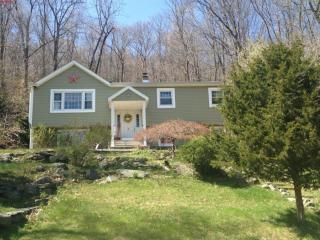 4 Dorchester Dr, Wantage, NJ 07461-4917