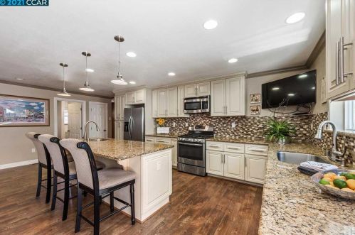 3144 Santa Paula Dr, Concord CA  94518-2821 exterior