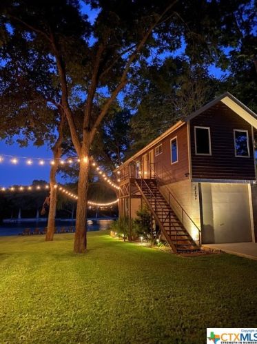 332 Mdw Lk Dr, Seguin TX 78155-9206 exterior