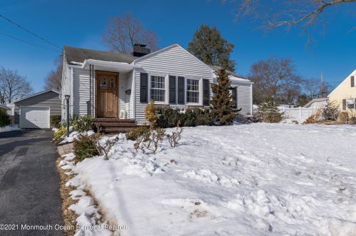 81 7th Ave, Atlantic Highlands, NJ 07716-1459