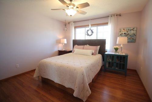 2414 Hynes Ave, Saint Paul MN 55128-5113 exterior