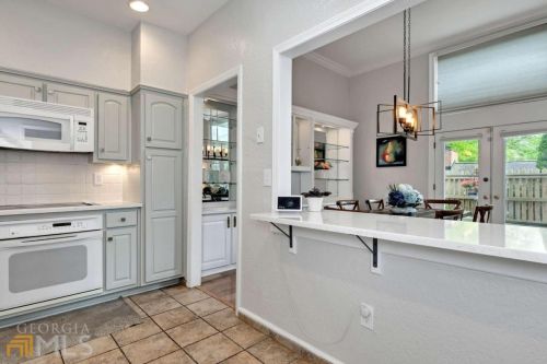 302 Brandywine Cir, Atlanta GA  30350-2002 exterior