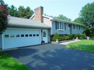 25 Lindstrom Ct, Manchester, NH 03104-4713