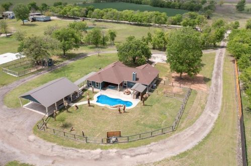 20217 Engelmann Ln, Webberville TX exterior