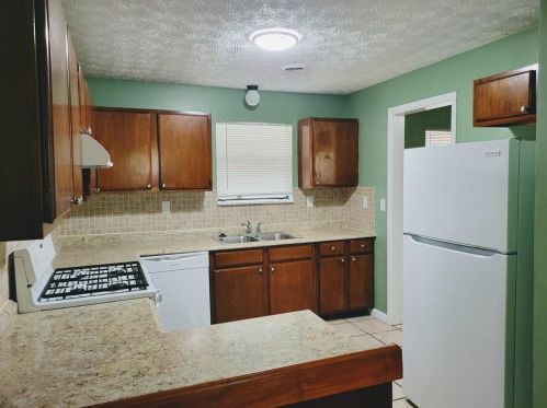 2850 Alexandria Dr, Atlanta GA  30331-5315 exterior