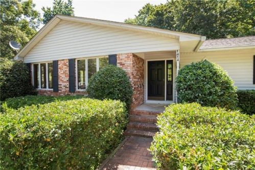 1414 Azure Cove Ct, Seneca, SC 29672-7086