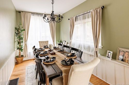 21 Great Quarter Rd, Sandy Hook CT  06482-1560 exterior