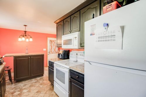 1306 Montego Dr, Springfield OH  45503-6223 exterior
