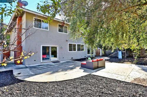 2945 Frayne Ln, Concord CA  94518-2215 exterior