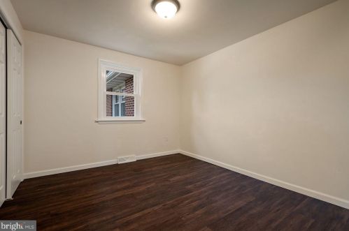 564 Lampeter Rd, Lancaster PA  17602-4010 exterior