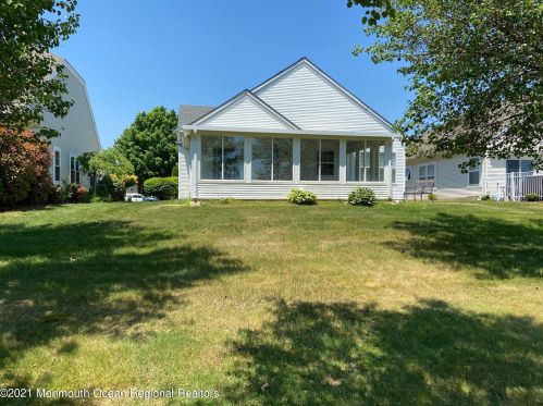 17 Arcadia Dr, Lakehurst NJ  08759-6160 exterior
