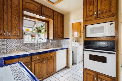 4150 Emerson St, Riverside CA  92506-2052 exterior