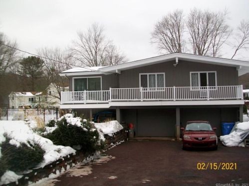 4 Meadowlark Dr, Huntington, CT 06484-3530