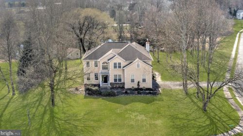 19 Overlook Dr, Auburn, NJ 08085-1828