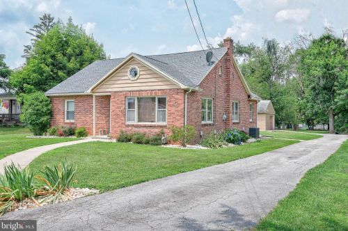 2237 Sunset Ln, York, PA 17408-4334