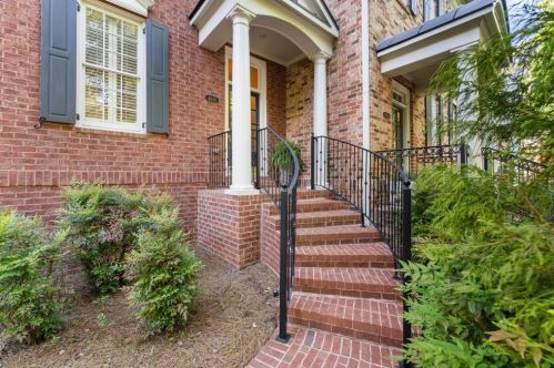 4628 Ivygate Cir, Atlanta, GA 30339-1329