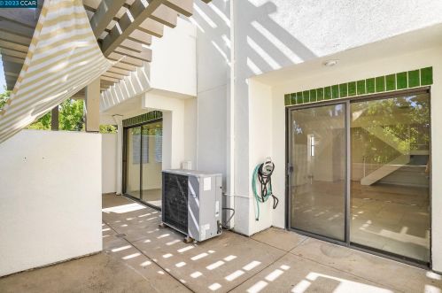 72 Mozden Ln, Concord CA  94523-3369 exterior