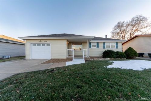1300 Minneapolis Ave, Mentor, KS 67401-8328