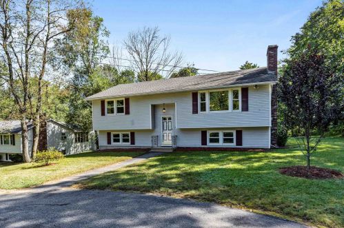 420 Elm St, Goffstown, NH 03045-2230