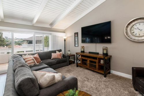 2894 Luciernaga St, Carlsbad, CA 92009-5947